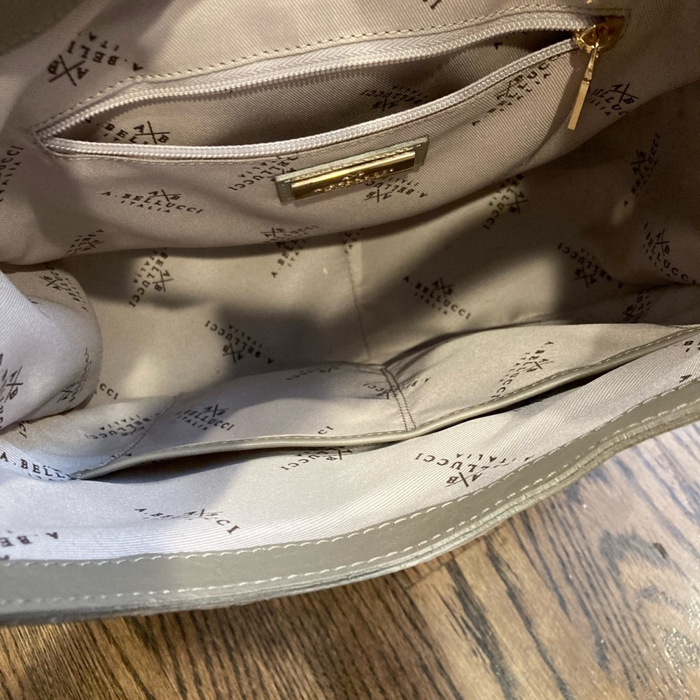 Quilted Shoulder Bag in Light Taupe - Picture 4 of 4